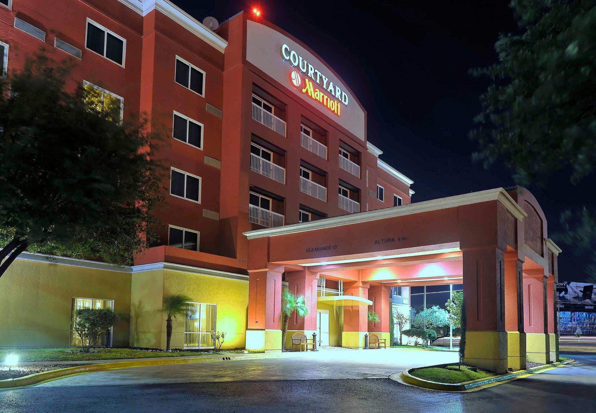 Courtyard Monterrey Airport Hotel Exterior photo