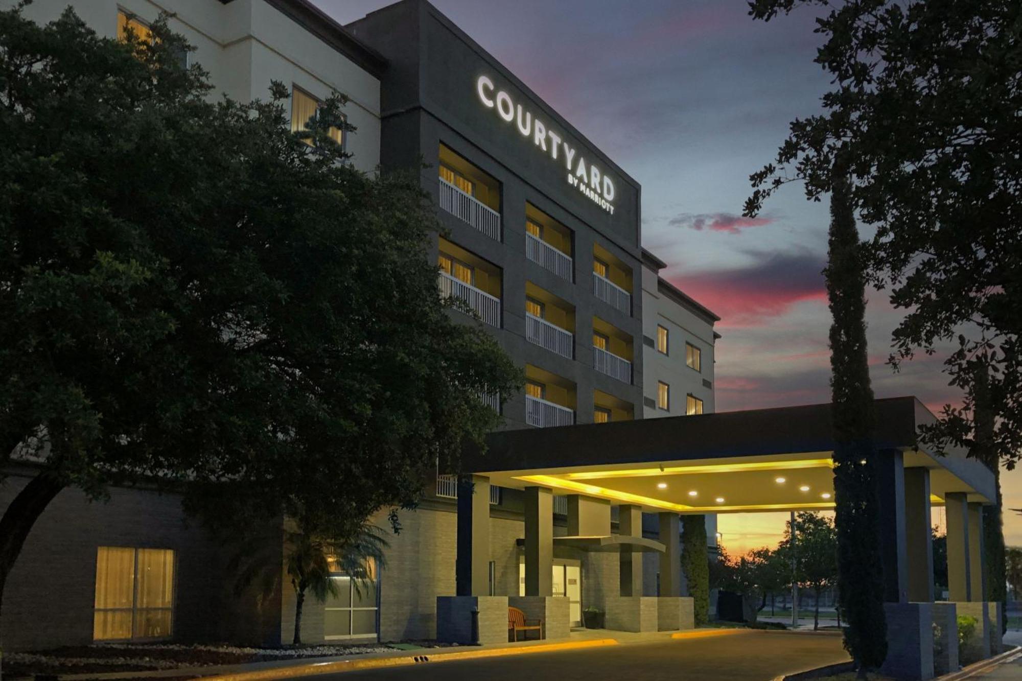 Courtyard Monterrey Airport Hotel Exterior photo