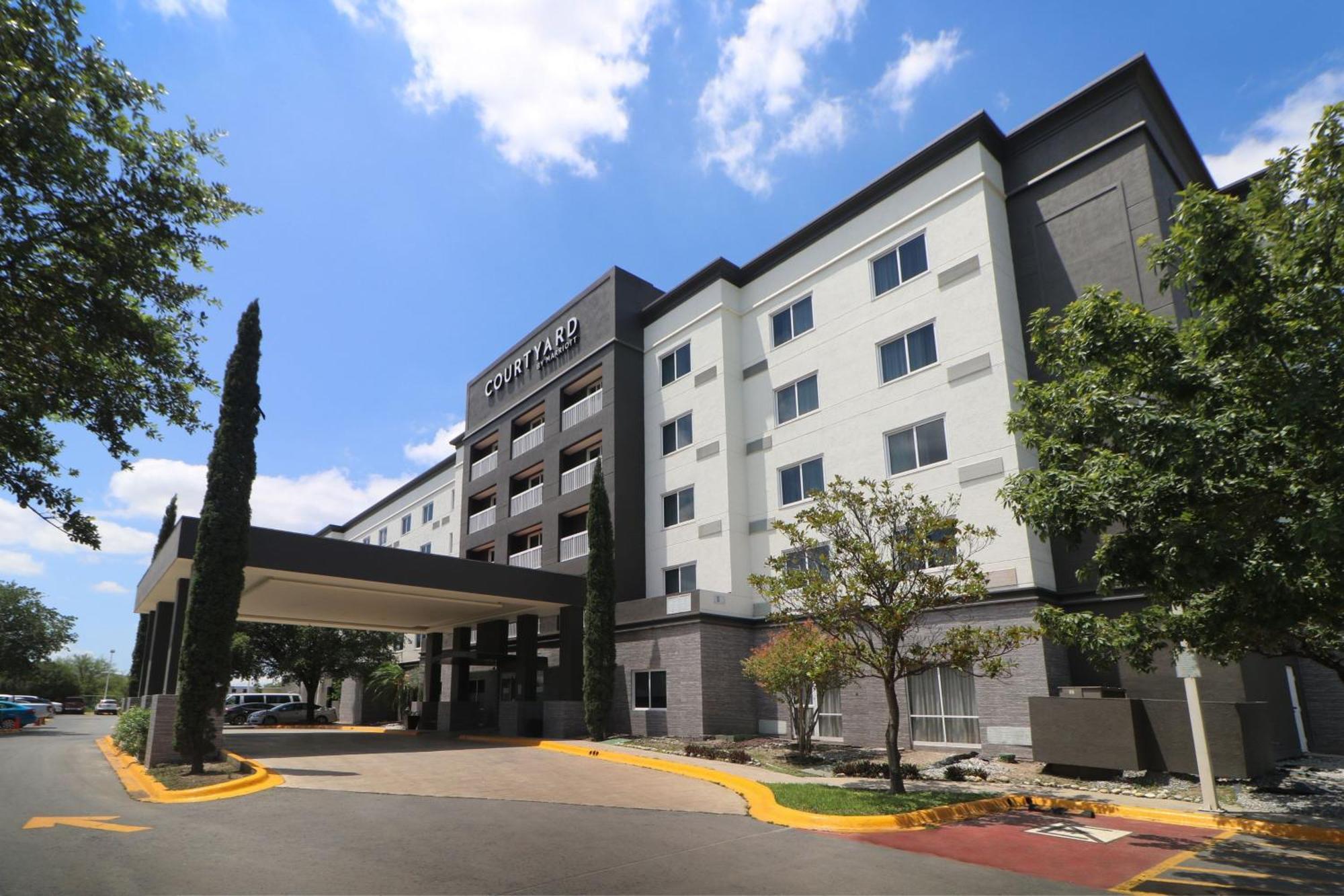 Courtyard Monterrey Airport Hotel Exterior photo