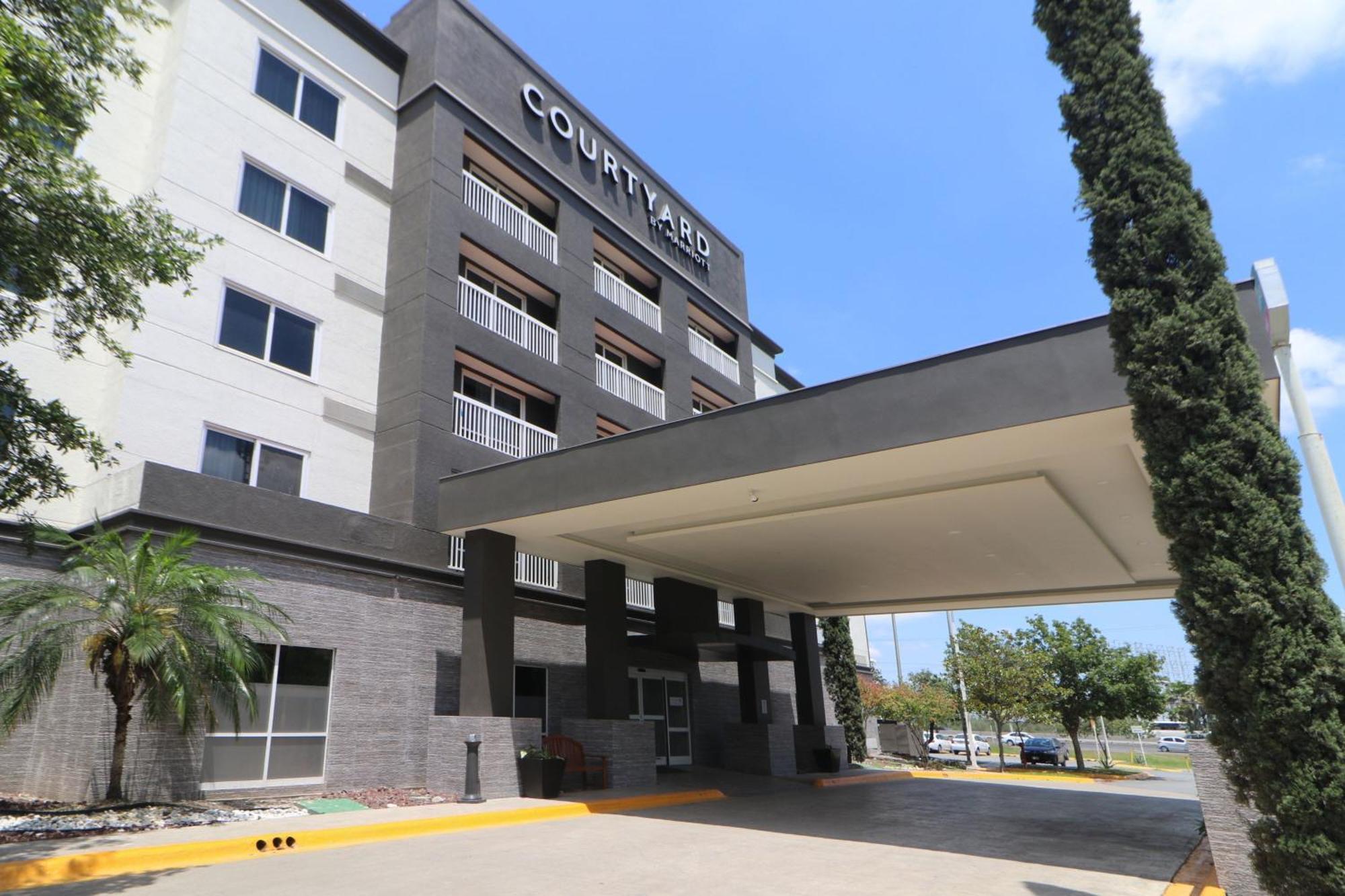 Courtyard Monterrey Airport Hotel Exterior photo